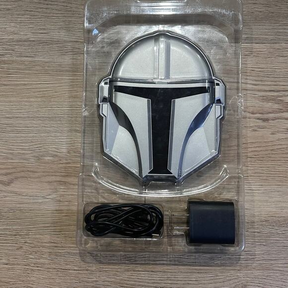 NIB Geeknet Star Wars The Mandalorian Light Up Wireless Charging Pad GameStop - Picture 2 of 6